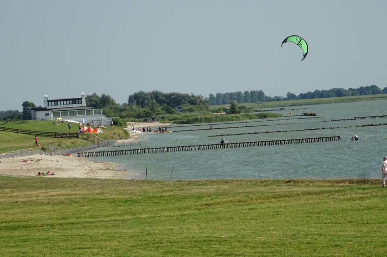 Vakantiehuisgalamadammen Met Ligplaats Boot Koudum Exteriör bild